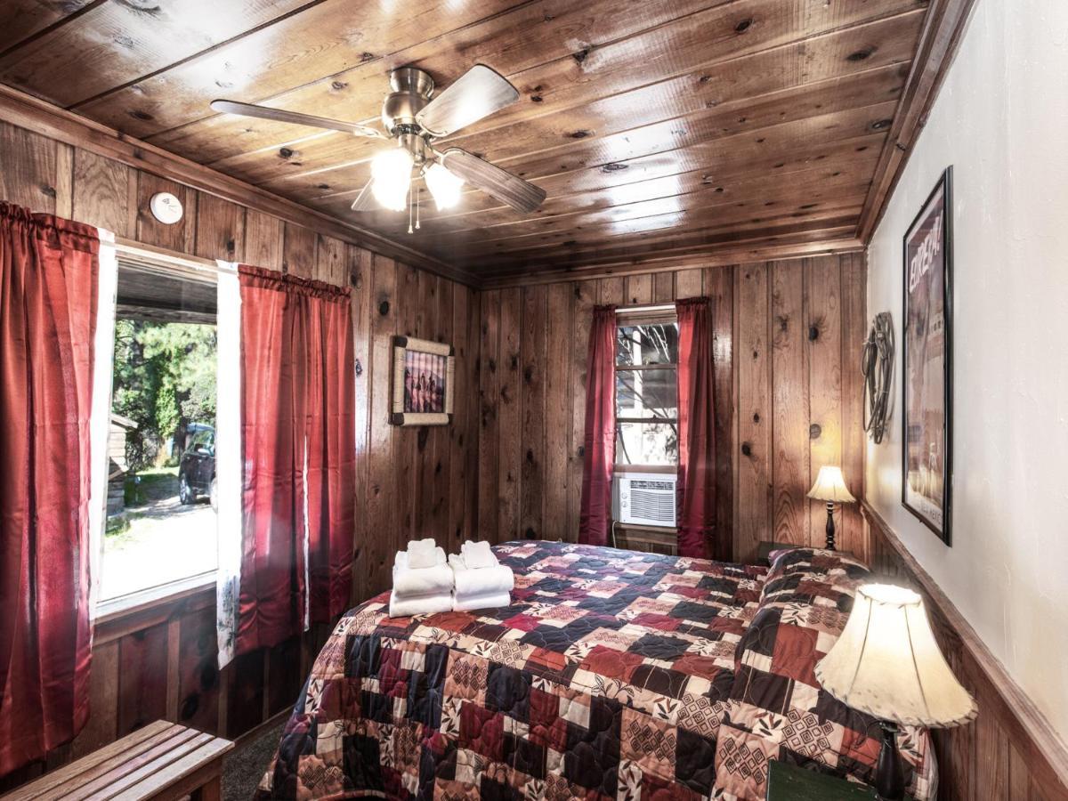 Apache Village Cabinette 11, Queen Bed, Midtown, Sleeps 2 Ruidoso Exteriör bild