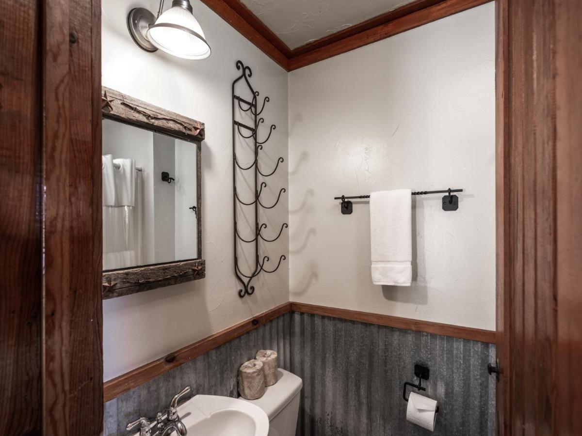 Apache Village Cabinette 11, Queen Bed, Midtown, Sleeps 2 Ruidoso Exteriör bild