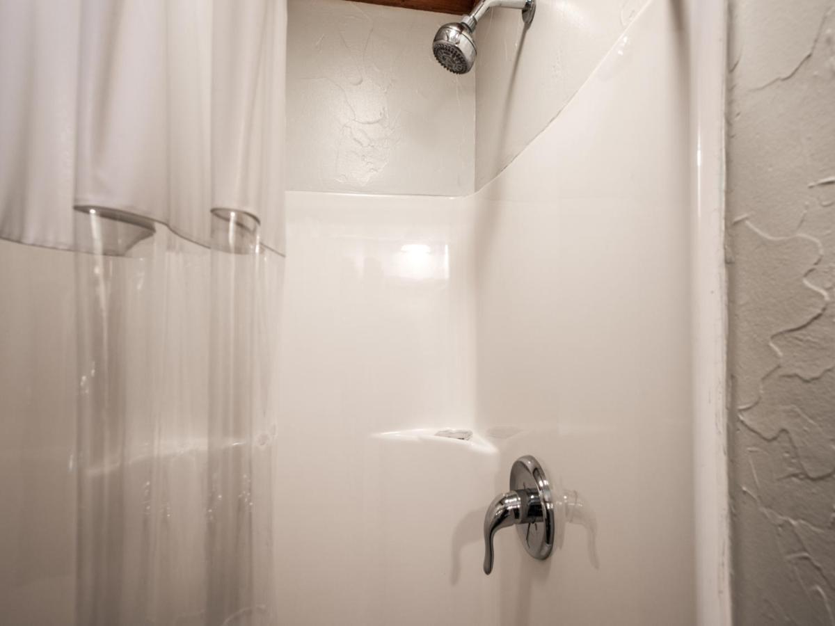 Apache Village Cabinette 11, Queen Bed, Midtown, Sleeps 2 Ruidoso Exteriör bild