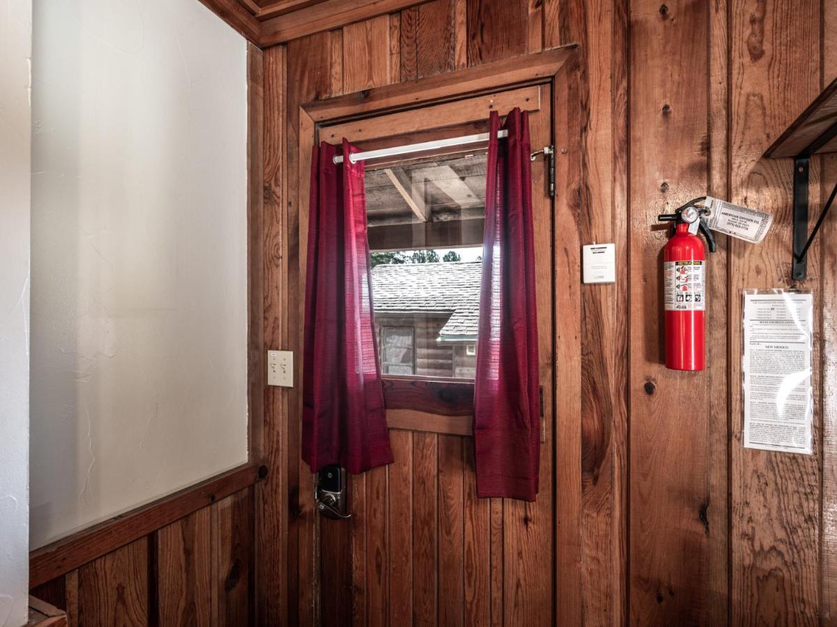 Apache Village Cabinette 11, Queen Bed, Midtown, Sleeps 2 Ruidoso Exteriör bild